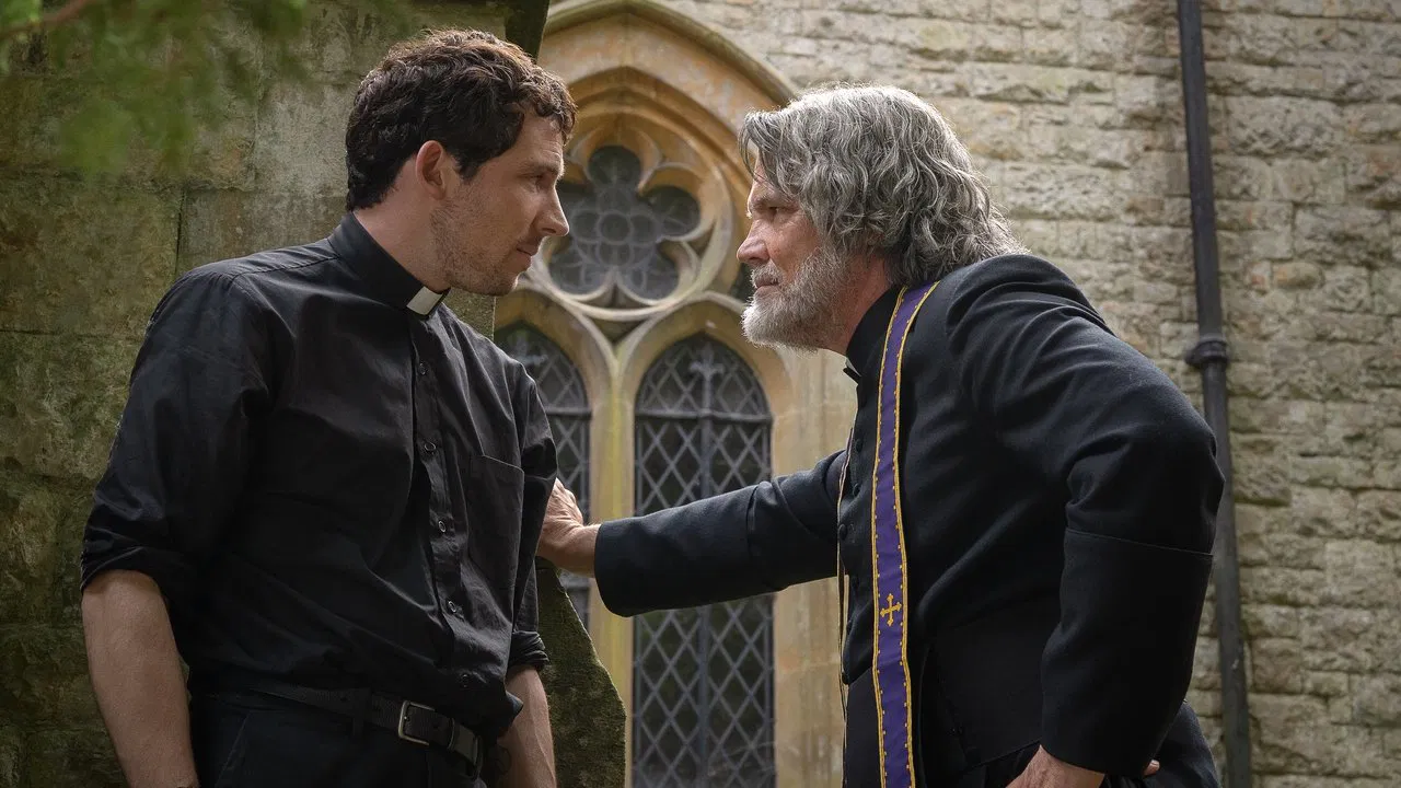 Wake Up Dead Man: A Knives Out Mystery Movie Screenshot 4